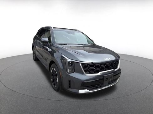 Used 2024 Kia Sorento S FWD image 3