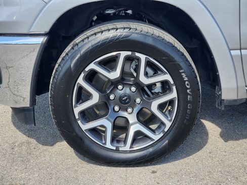 Used 2025 RAM 1500 Laramie AWD/4WD image 10