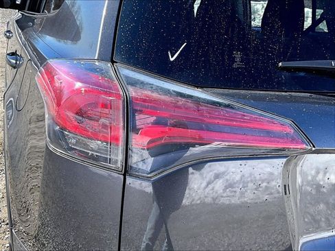 Used 2017 Toyota RAV4 XLE w/ Protection Package image 28