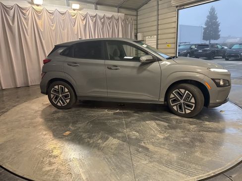 Used 2023 Hyundai Kona SE w/ Cargo Package image 4