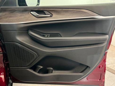 New 2026 Jeep Grand Cherokee Altitude AWD/4WD image 23