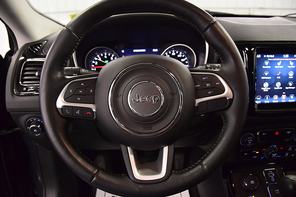 Used 2018 Jeep Compass Limited w/ Navigation Group AWD/4WD image 18