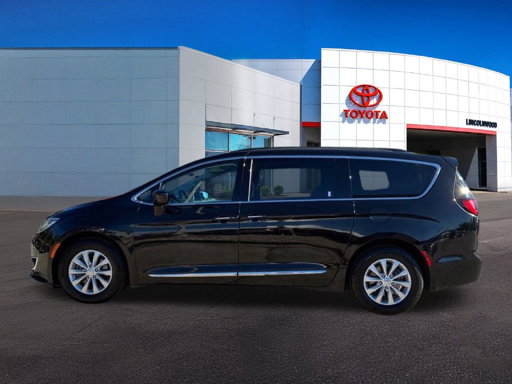 Used 2017 Chrysler Pacifica Touring-L FWD image 13