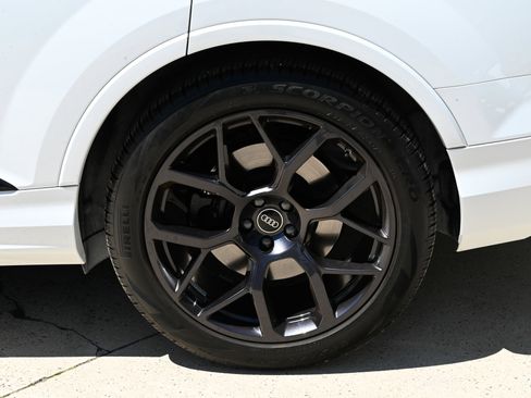 Used 2025 Audi SQ7 Premium Plus AWD/4WD image 10