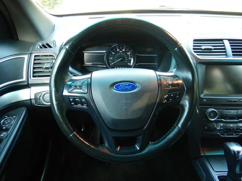 Used 2016 Ford Explorer XLT w/ Equipment Group 202A AWD/4WD image 12
