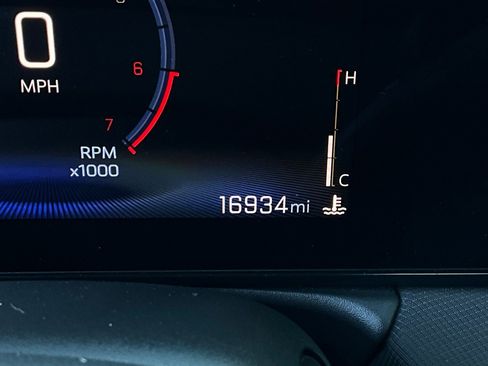 Used 2025 Chevrolet TrailBlazer LT image 35