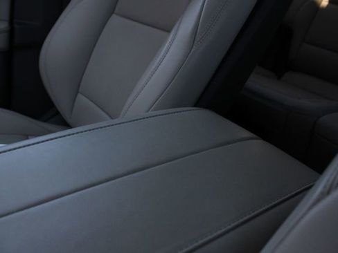 Used 2024 Lincoln Nautilus Premier AWD/4WD image 18