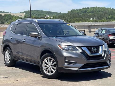 Used 2020 Nissan Rogue SV FWD image 1