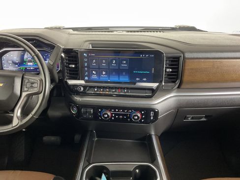 Used 2024 Chevrolet Silverado 3500 High Country AWD/4WD image 15