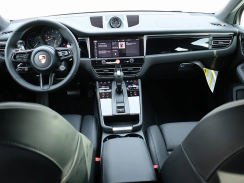 New 2026 Porsche Macan image 19