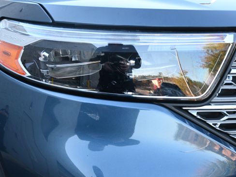 Used 2020 Ford Explorer Limited w/ Hybrid Equipment Group 310A image 11