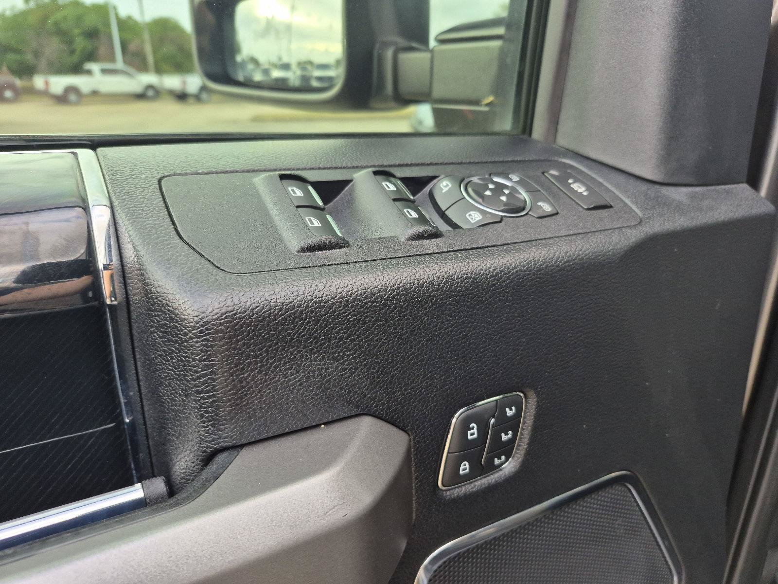 Certified 2020 Ford F250 Platinum w/ FX4 Off-Road Package AWD/4WD image 4