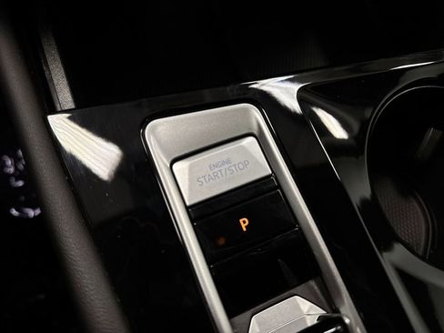 Certified 2024 Volkswagen Atlas SEL Premium R-Line image 24