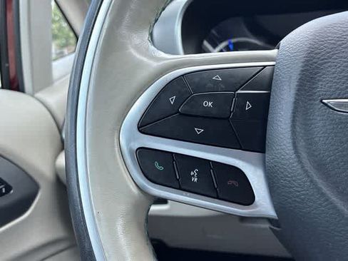 Used 2020 Chrysler Pacifica Limited w/ Advanced Safetytec Group FWD image 24
