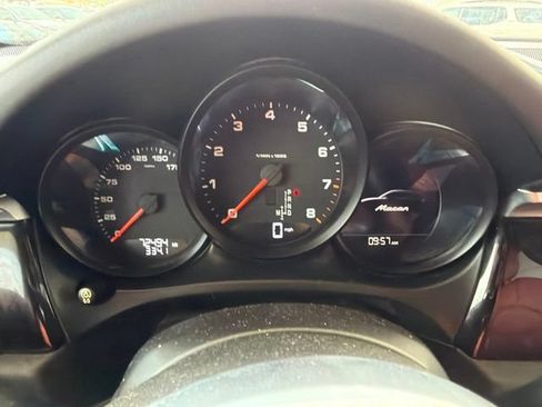 Used 2019 Porsche Macan AWD/4WD image 17