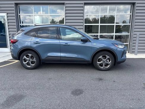 Used 2025 Ford Escape ST-Line Select AWD/4WD image 2