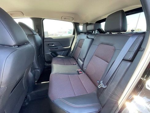 New 2025 Nissan Kicks SR image 14