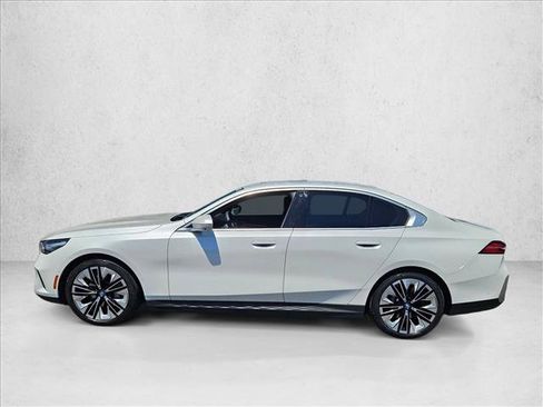 Used 2025 BMW i5 eDrive40i w/ Premium Package RWD image 9