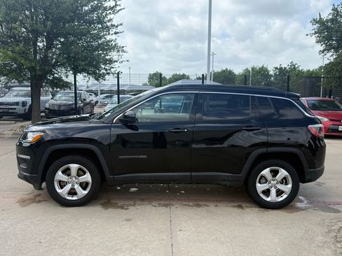 Used 2018 Jeep Compass Latitude AWD/4WD image 2