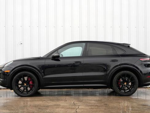 Used 2022 Porsche Cayenne Turbo image 9