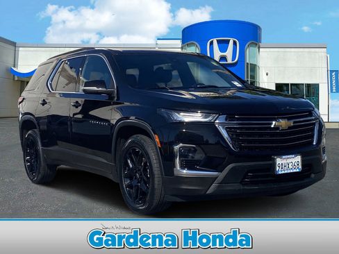 Used 2022 Chevrolet Traverse LT image 1