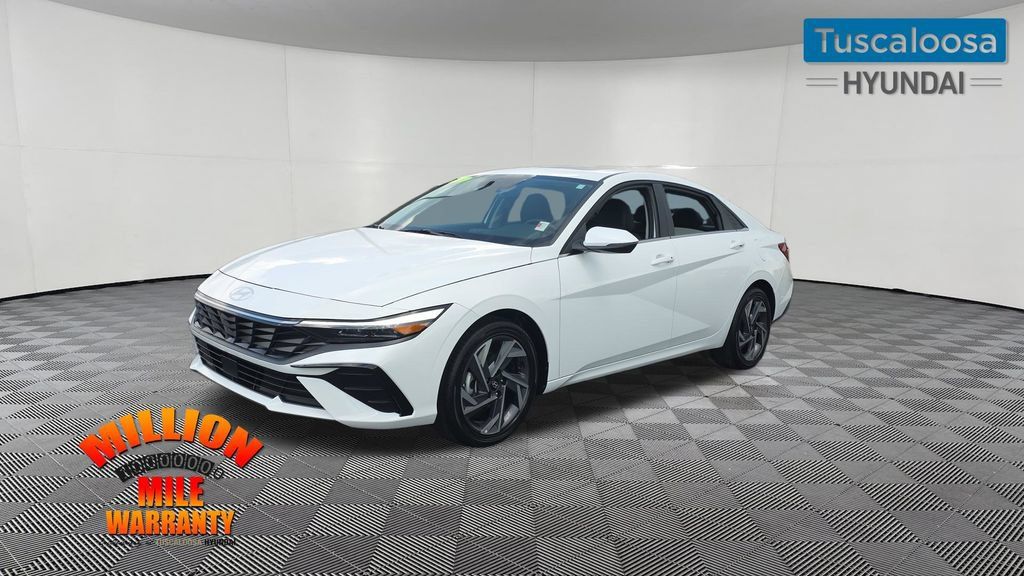 Used 2026 Hyundai Elantra Limited FWD image 3