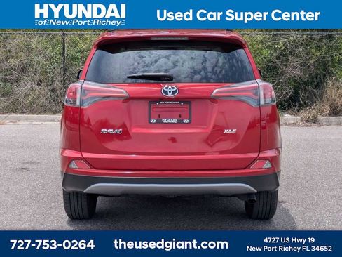 Used 2017 Toyota RAV4 XLE FWD image 4