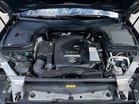 Used 2019 Mercedes-Benz GLC 350e 4MATIC w/ Premium Package image 12