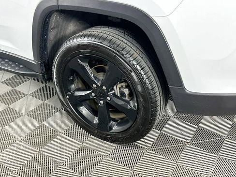 Certified 2025 Jeep Grand Cherokee Limited w/ Black Appearance Package AWD/4WD image 42