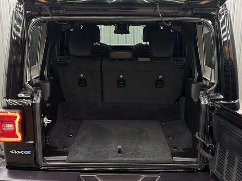 Used 2024 Jeep Wrangler Unlimited Sahara w/ Safety Group image 17