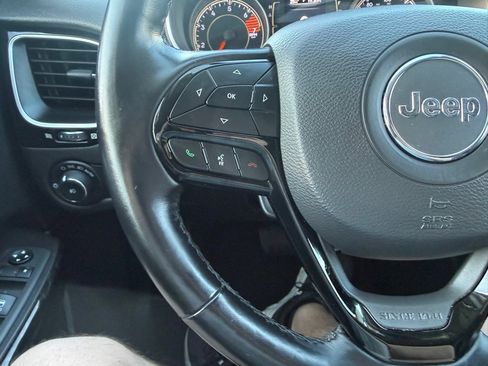 Used 2021 Jeep Cherokee Latitude Plus image 25