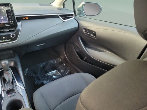 Used 2022 Toyota Corolla LE FWD image 11