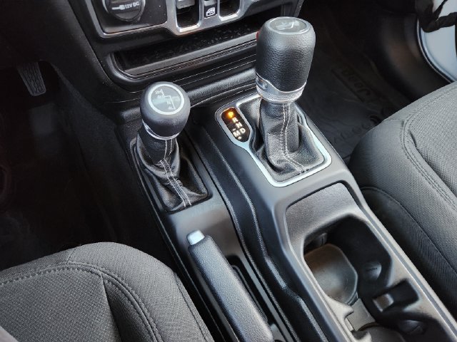 Used 2021 Jeep Wrangler Unlimited Sahara AWD/4WD image 19