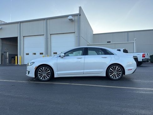 Used 2017 Lincoln MKZ Premiere image 2