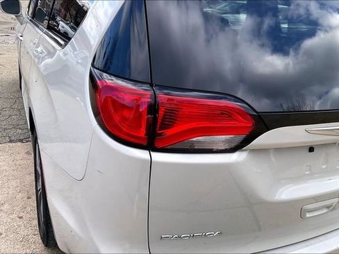 Used 2019 Chrysler Pacifica Limited w/ Tire & Wheel Group image 29