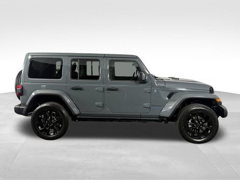 Used 2025 Jeep Wrangler Unlimited Sahara w/ Safety Group AWD/4WD image 6