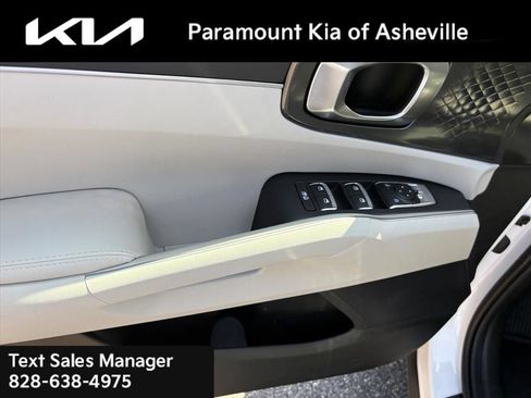 Certified 2025 Kia Sorento EX w/ Panoramic Sunroof Package AWD/4WD image 25