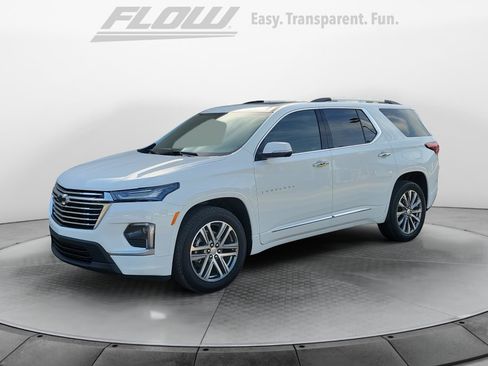 Used 2023 Chevrolet Traverse Premier FWD image 4