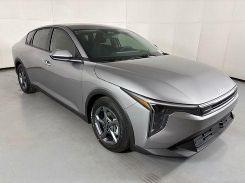 New 2026 Kia K4 LXS image 2