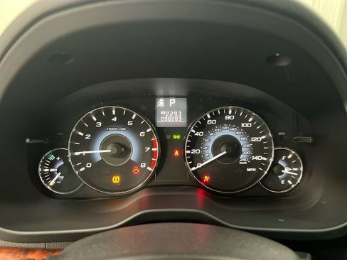 Used 2010 Subaru Legacy 2.5i Limited AWD/4WD image 12