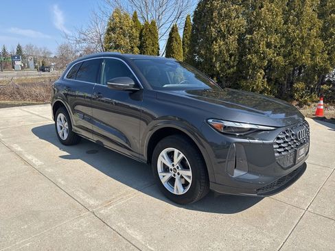 Used 2025 Audi Q5 Premium w/ Convenience Package AWD/4WD image 1