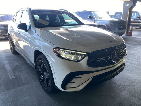 Used 2025 Mercedes-Benz GLC 350e 4MATIC image 2