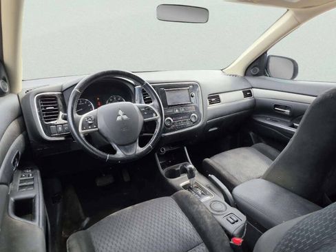 Used 2014 Mitsubishi Outlander SE FWD image 8