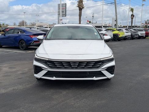 Certified 2025 Hyundai Elantra Limited image 2