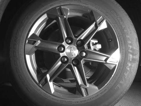 Used 2025 Chevrolet Blazer LT FWD image 11