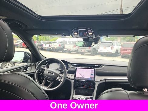 Used 2023 Jeep Grand Cherokee Overland AWD/4WD image 2