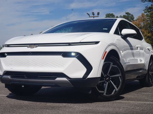 Used 2025 Chevrolet Equinox EV LT w/ Convenience Package image 4