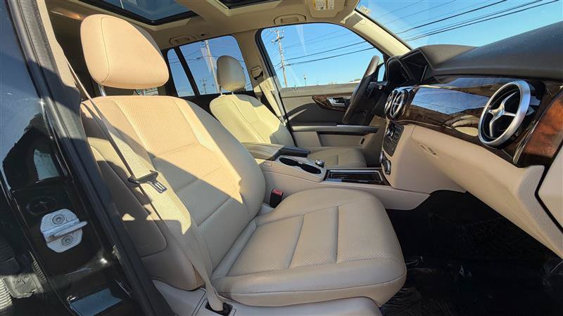Used 2015 Mercedes-Benz GLK 350 4MATIC image 32
