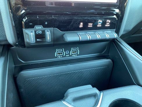 New 2026 RAM 2500 Big Horn AWD/4WD image 12
