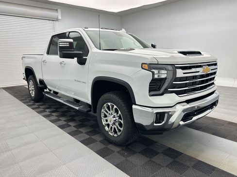 New 2026 Chevrolet Silverado 3500 LTZ w/ LTZ Plus Package AWD/4WD image 7